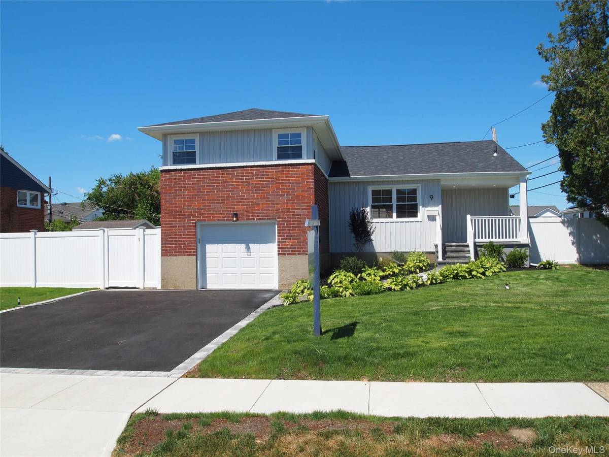 9 N Walnut PL, Massapequa, NY 11758