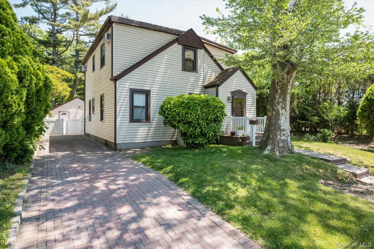 1045 Stanton AVE, Woodmere, NY 11598