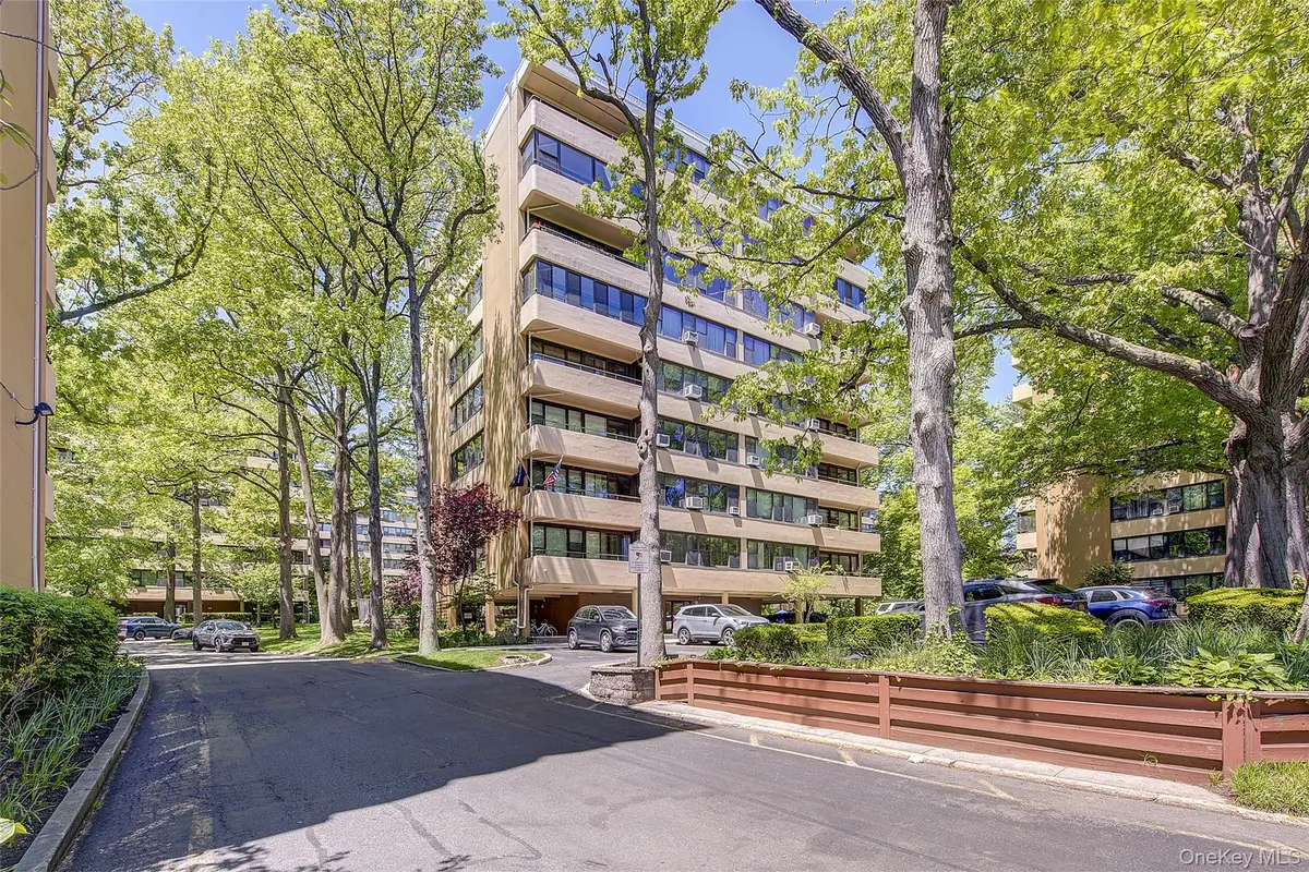 10-10 166th ST #5D, Whitestone, NY 11357