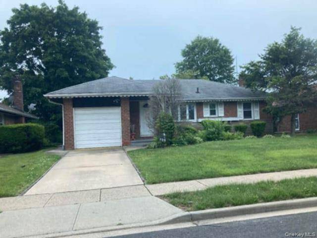 726 Dean DR, North Baldwin, NY 11510