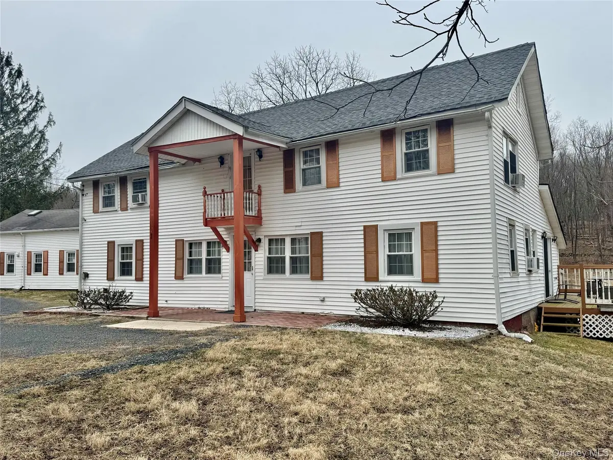 1 Royal Acres DR, Middletown, NY 10940