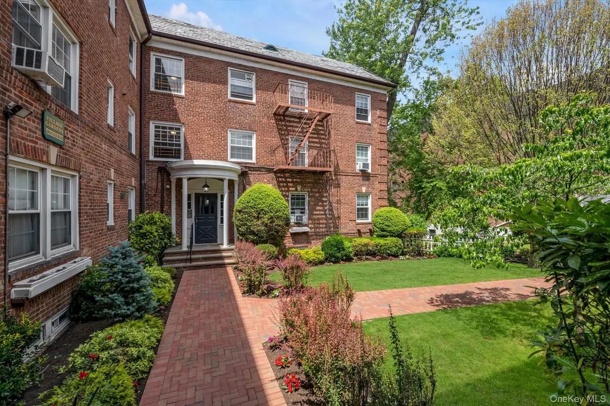 19 Schenck AVE #1G, Great Neck, NY 11021