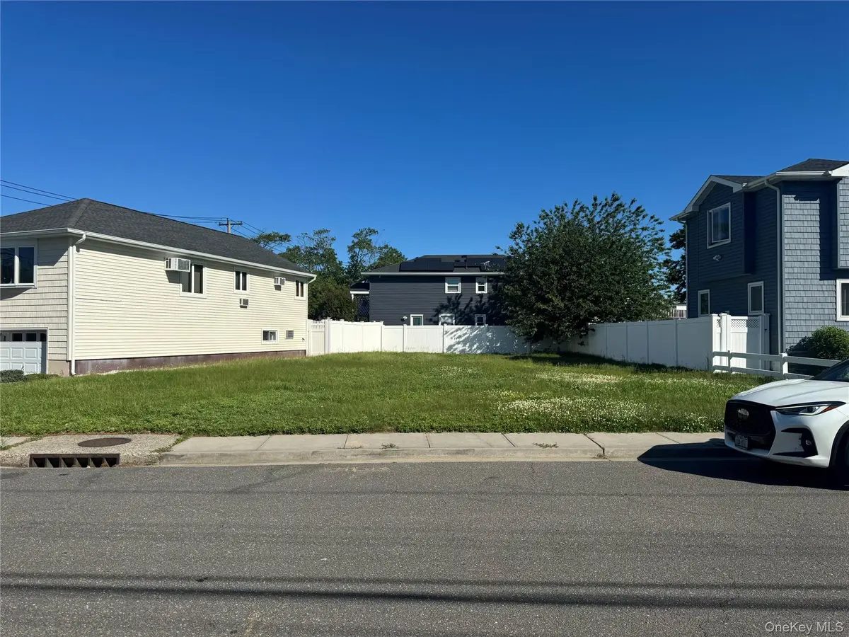 149 Carlton CT, Oceanside, NY 11572