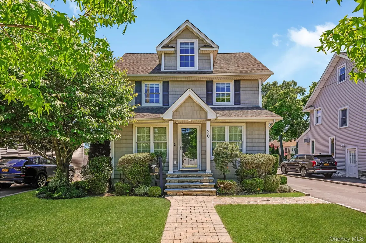 20 Woods PL, Rockville Centre, NY 11570