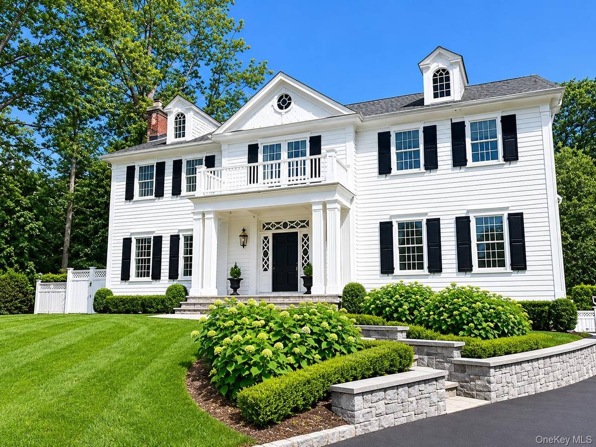 55 Plymouth RD, Manhasset, NY 11030