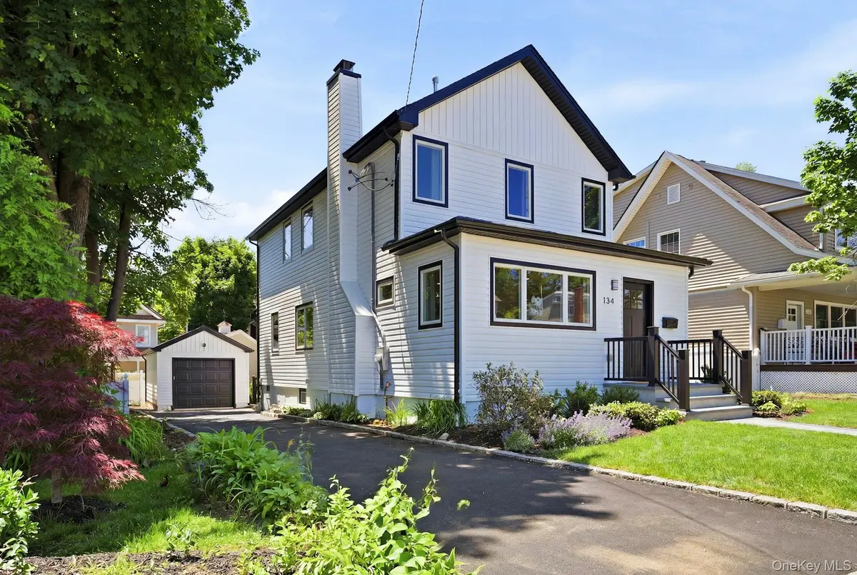 134 Murray AVE, Port Washington, NY 11050