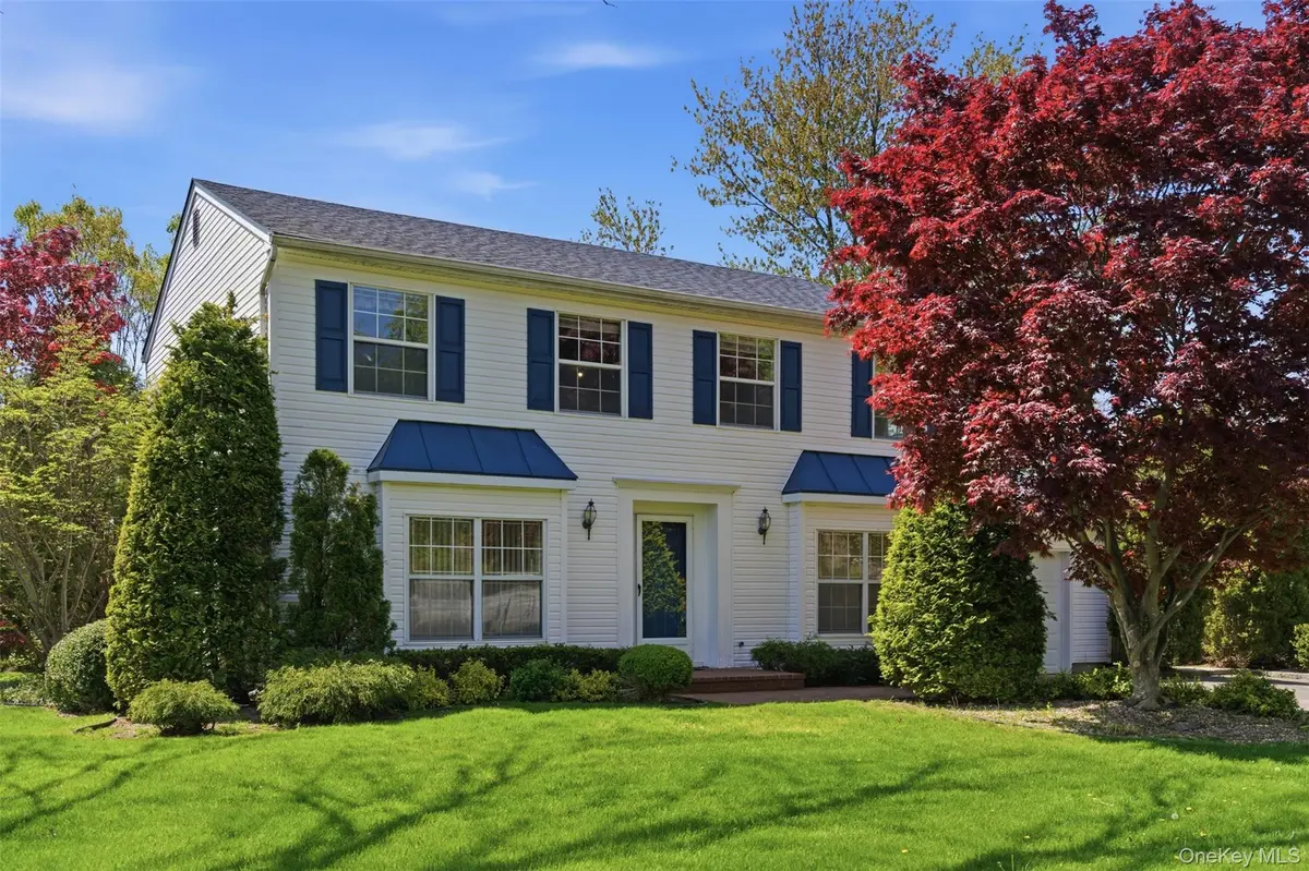 2 Barrett CT, Nesconset, NY 11767