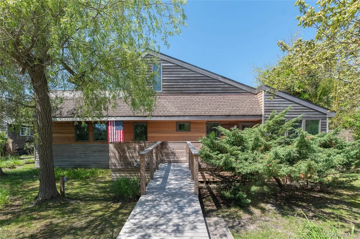 290 Wilmot RD, Ocean Beach, NY 11770