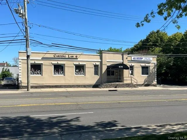 825 Montauk HWY, Copiague, NY 11726