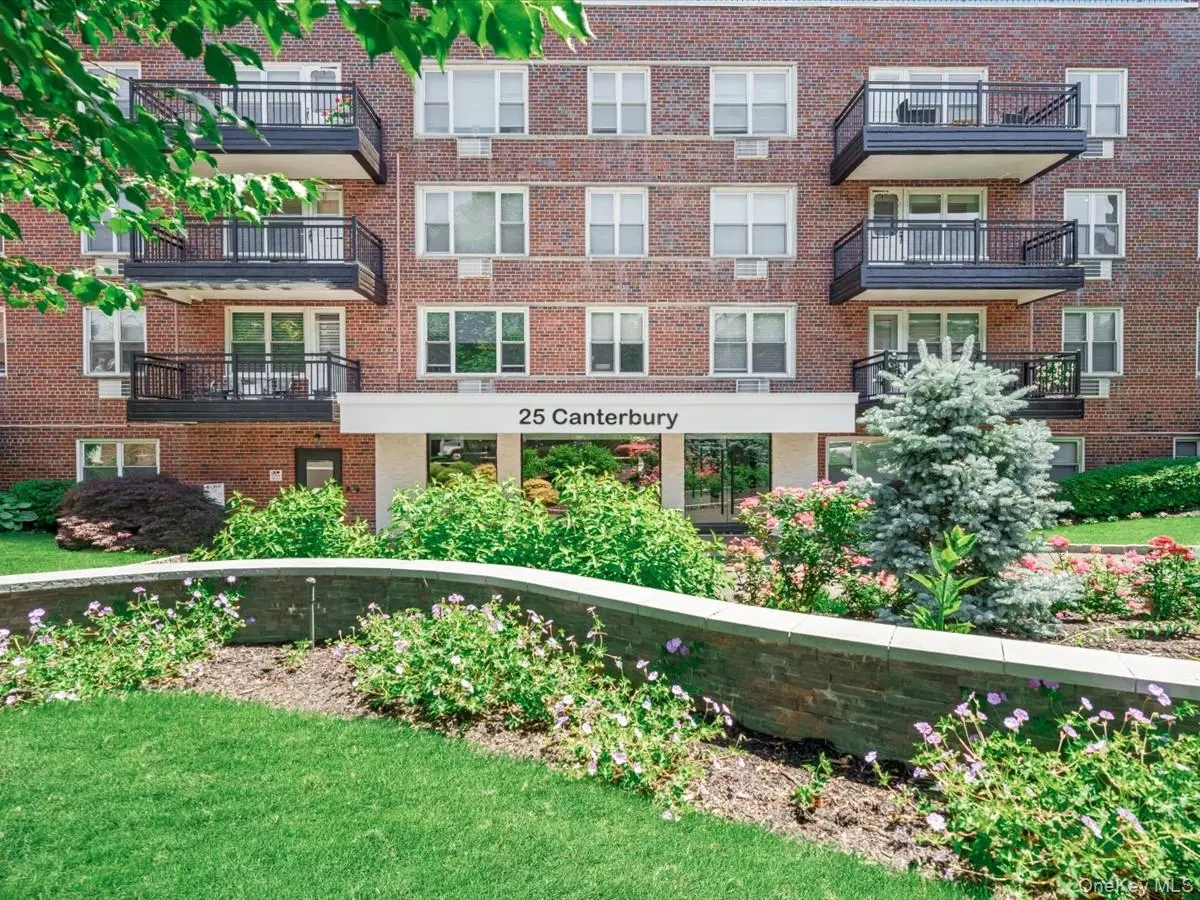 25 Canterbury RD #1M, Great Neck, NY 11021
