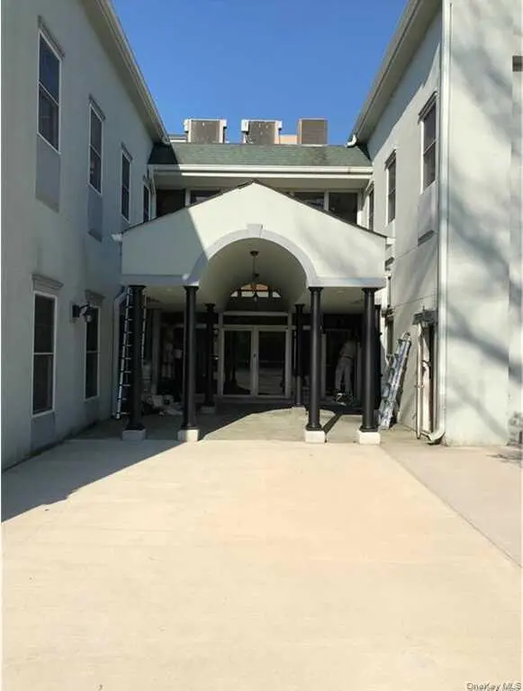 275 N Middletown RD #1X, Pearl River, NY 10965