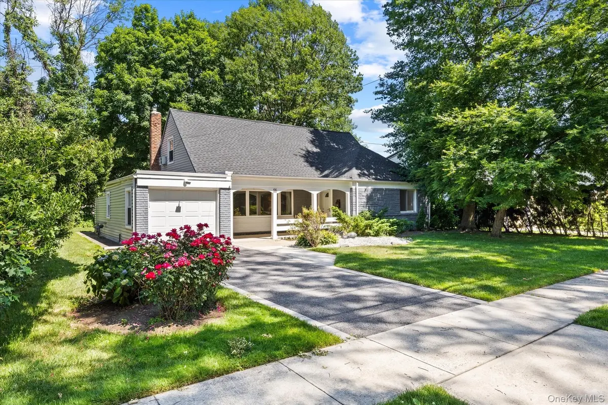 55 Warwick RD, Great Neck, NY 11023