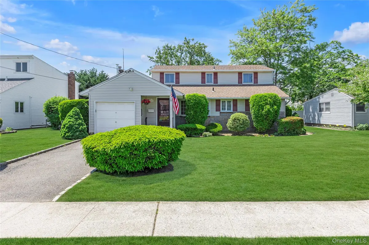 386 Harrison AVE, Massapequa, NY 11758