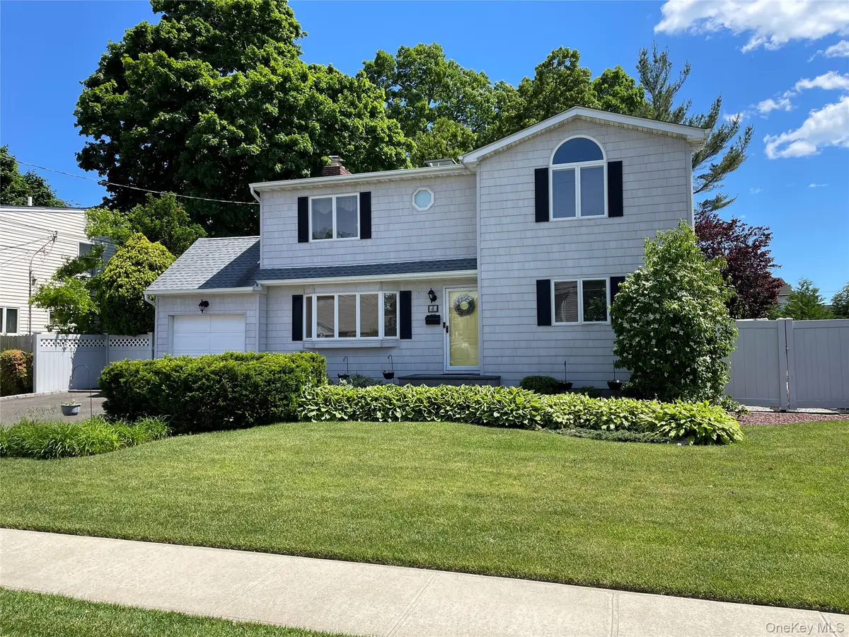 41 Birchfield AVE, Babylon, NY 11702