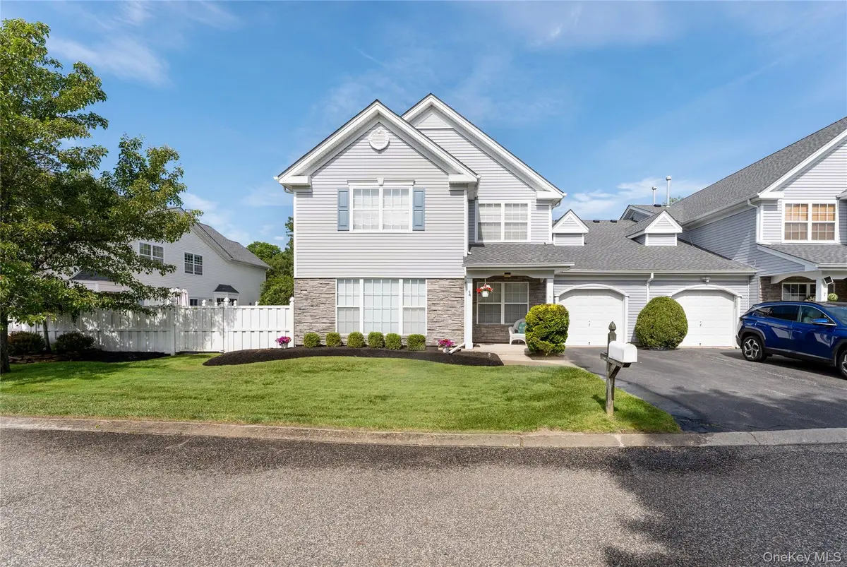 5 Robert LN #5, Middle Island, NY 11953