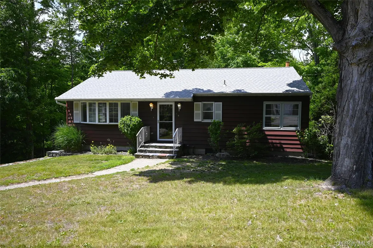 16 Greenridge CT, Carmel, NY 10512