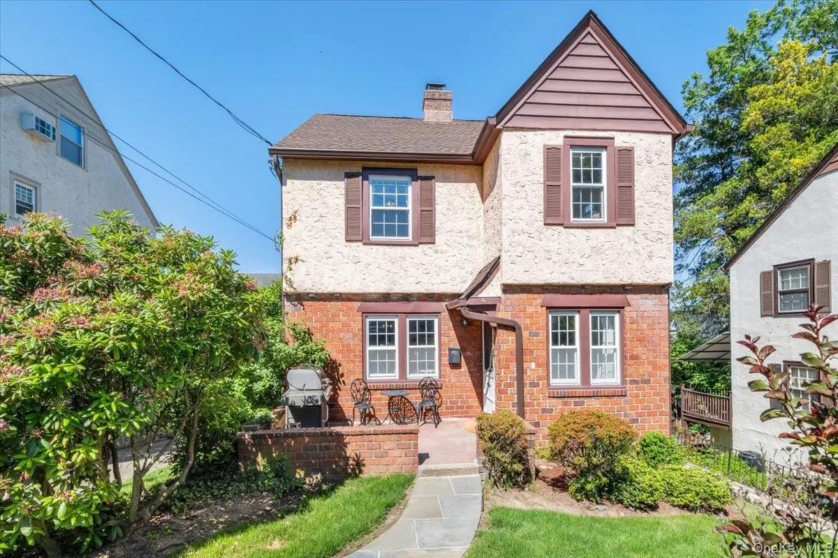 8 Interlaken AVE, New Rochelle, NY 10801