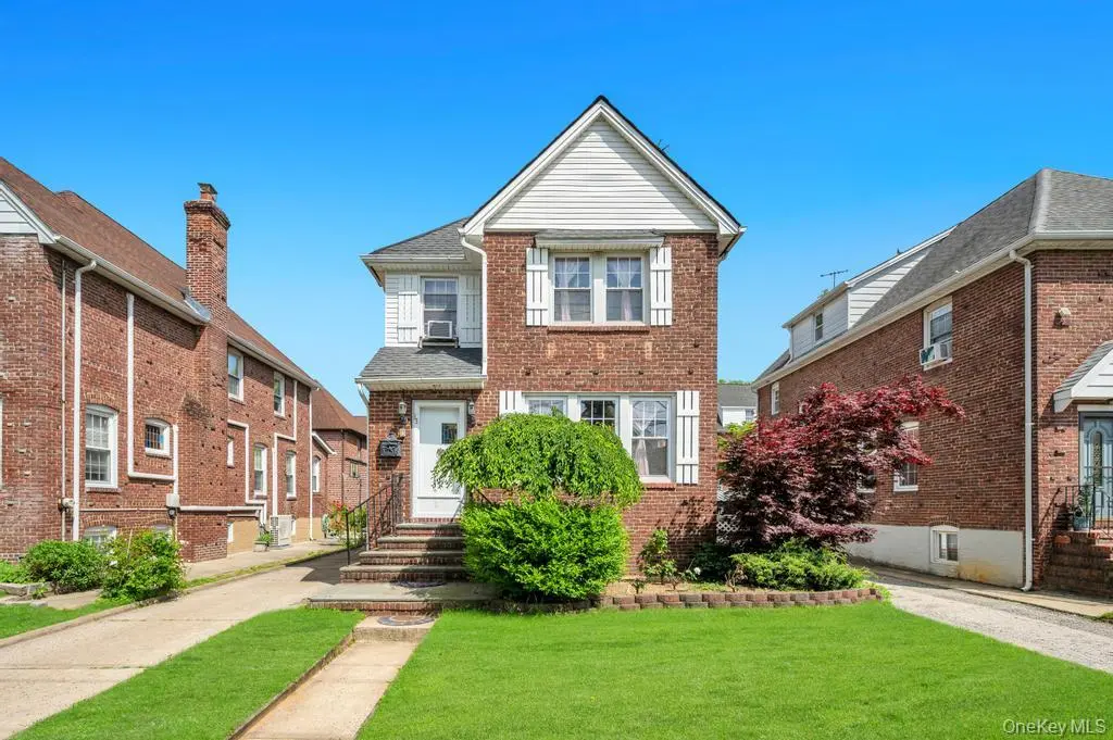 65 Bixley Heath, Lynbrook, NY 11563