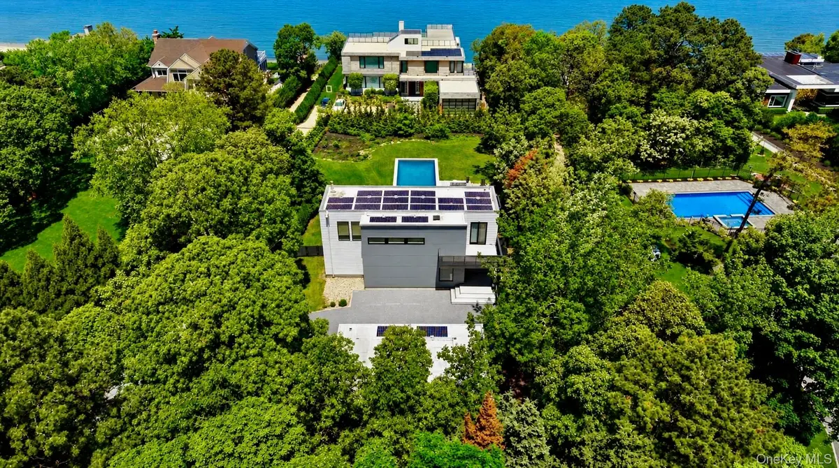 8 Old North HWY #A, Hampton Bays, NY 11946