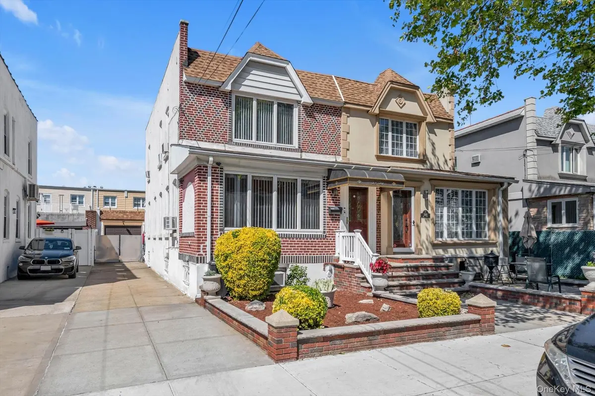 59-30 71st ST, Maspeth, NY 11378