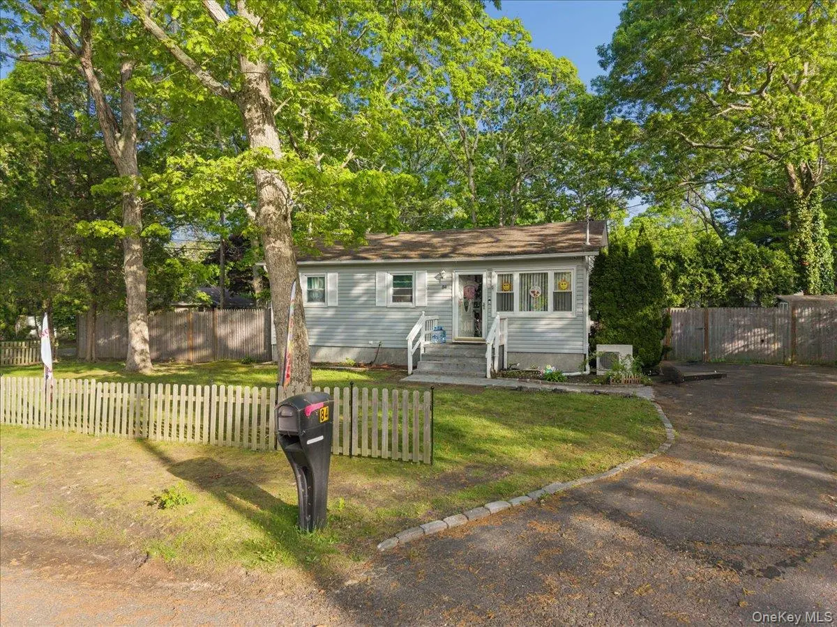 84 Queen RD, Mastic Beach, NY 11951