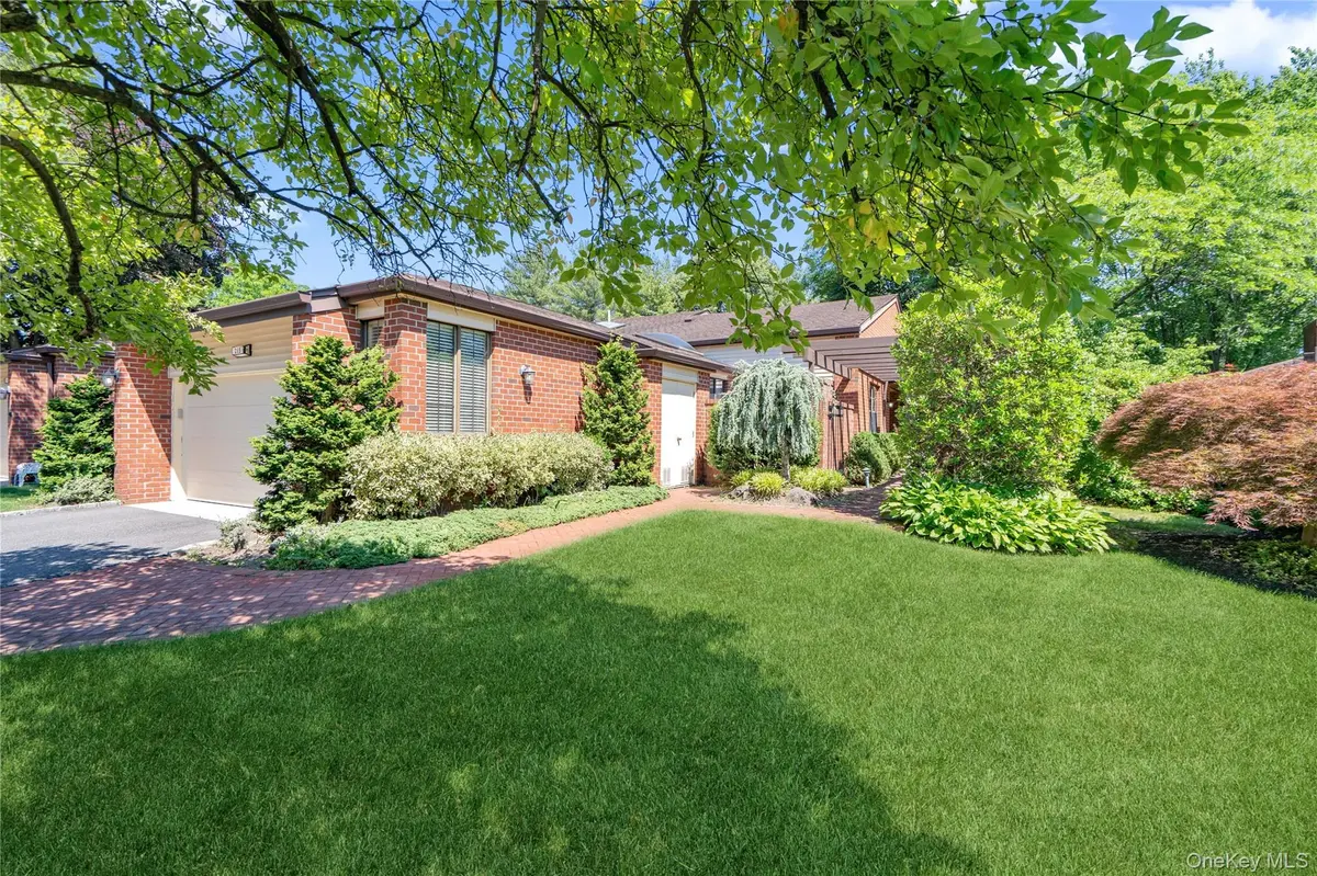 265 Sparrow DR #265, Manhasset, NY 11030