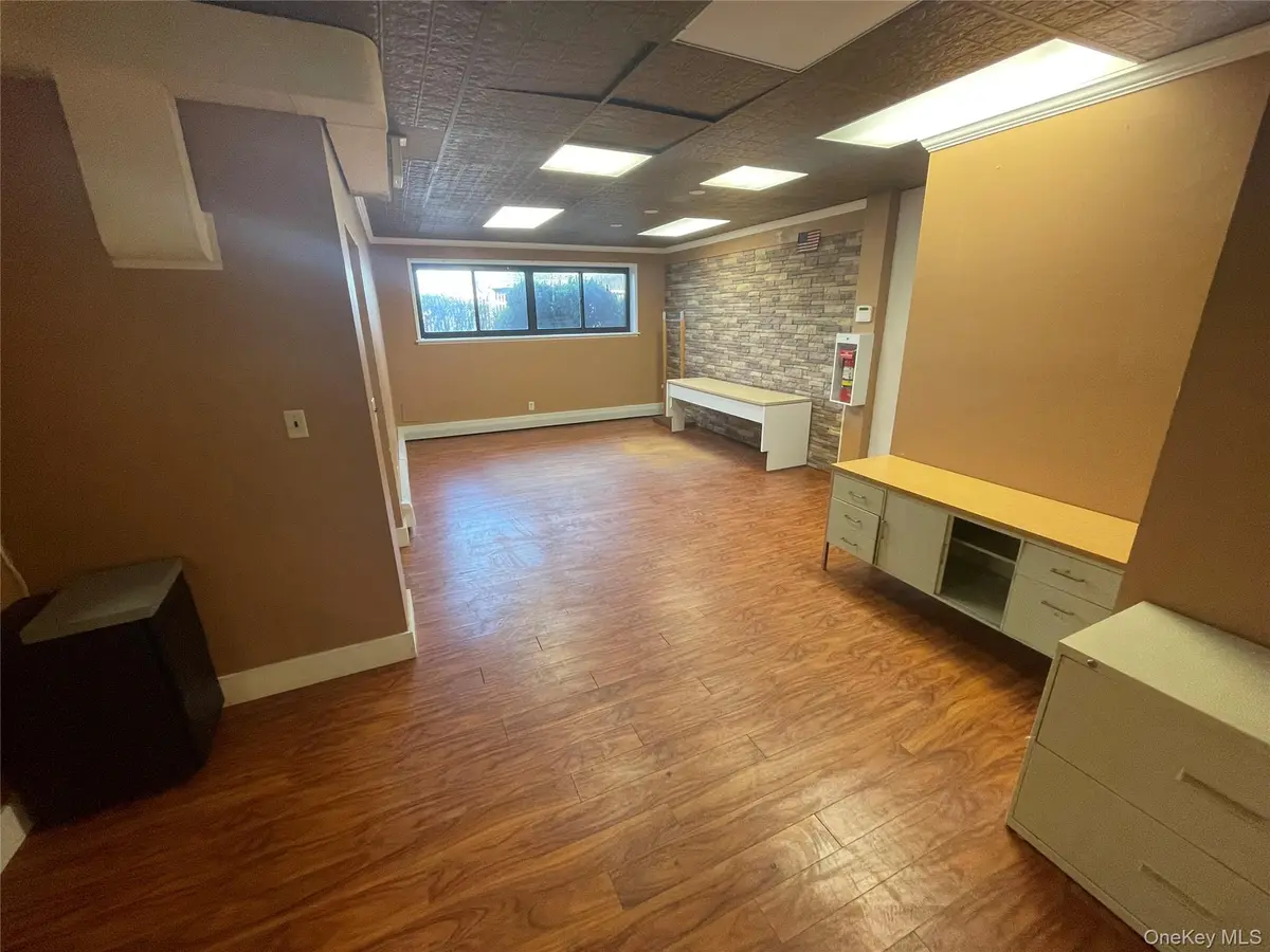 40 Oak DR #First Floor, Syosset, NY 11791