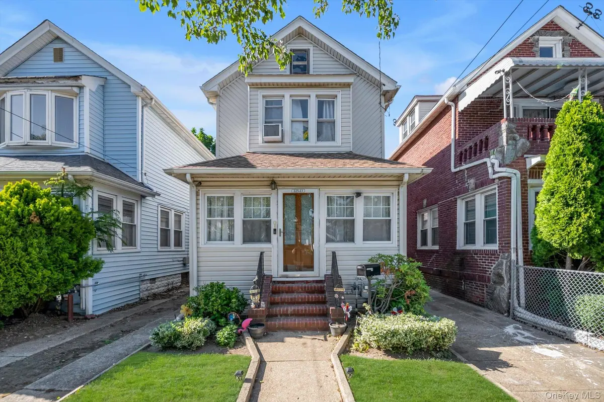 225-13 95th AVE, Floral Park, NY 11001