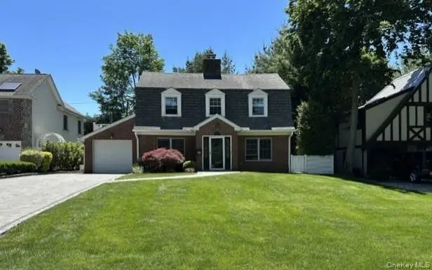 100 Rockywood RD, Manhasset, NY 11030