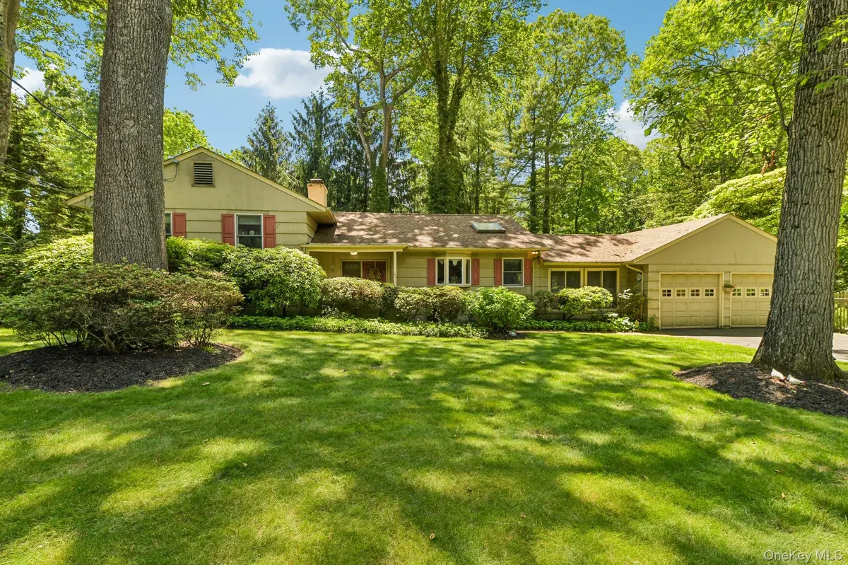 47 Mayfair DR, Huntington, NY 11743