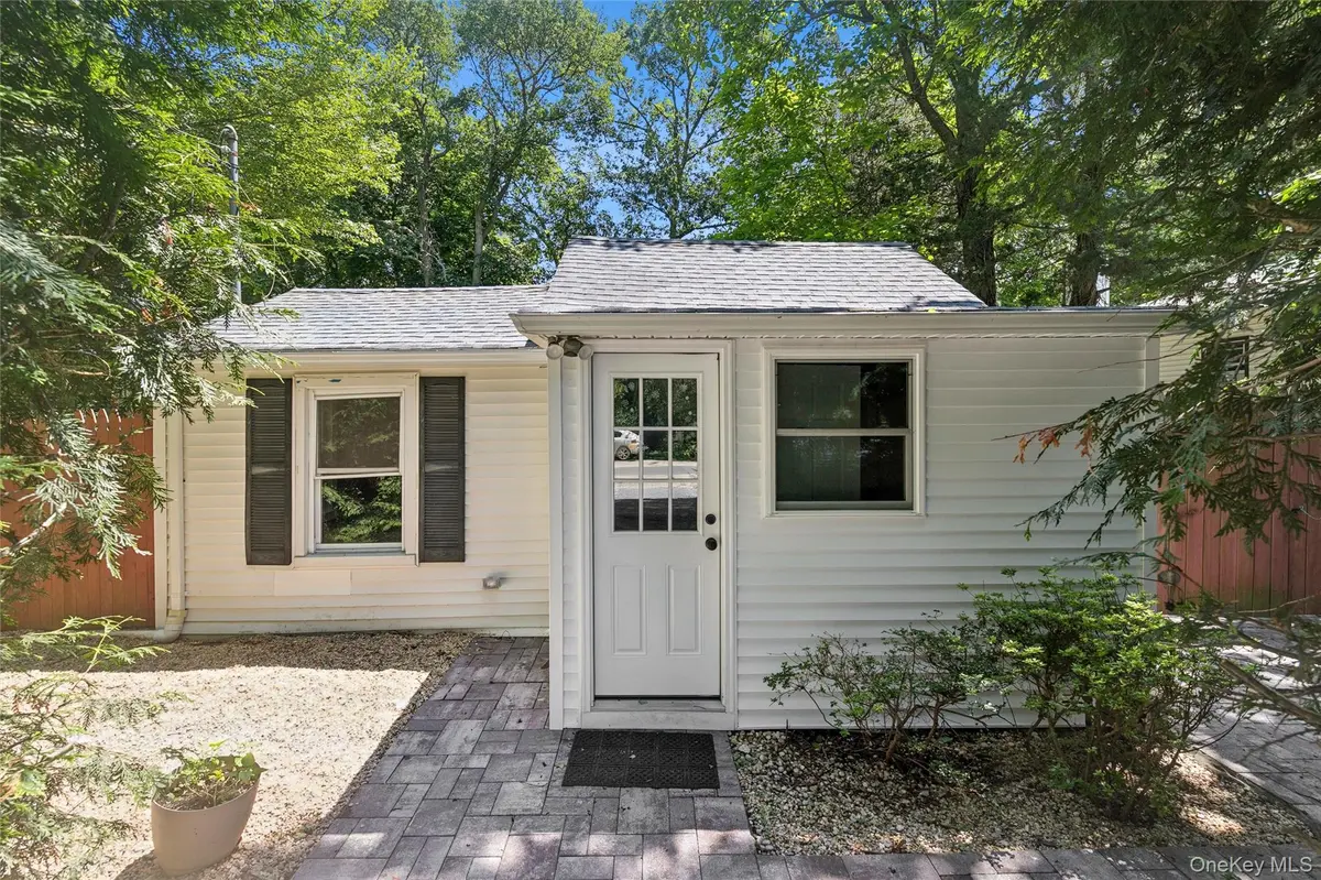 26 Flanders BLVD, Flanders, NY 11901