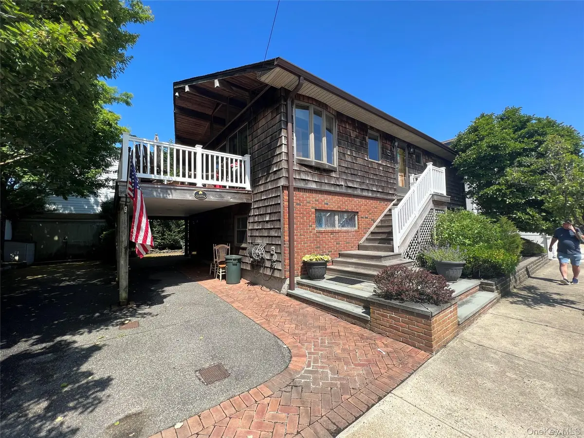 71 Garden City AVE, Point Lookout, NY 11569