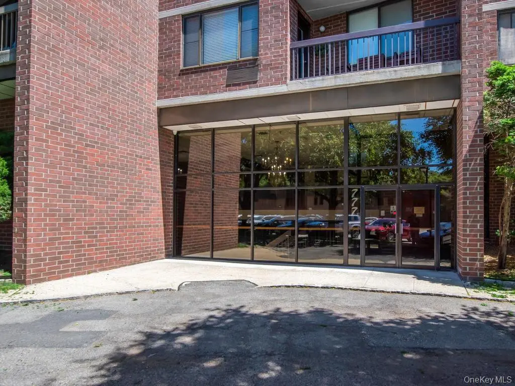777 N Macquesten Pkwy #203, Mount Vernon, NY 10552