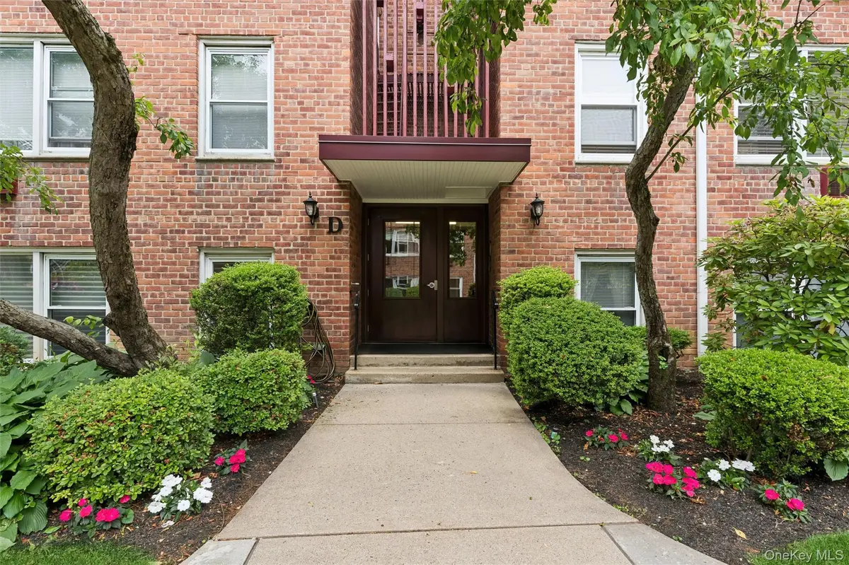 61 Maine AVE #D12, Rockville Centre, NY 11570