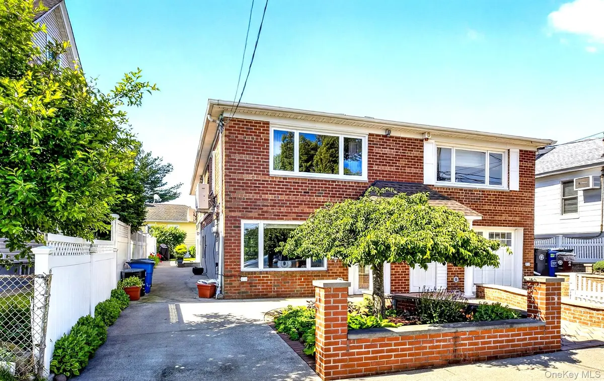 125-16 5th AVE, College Point, NY 11356