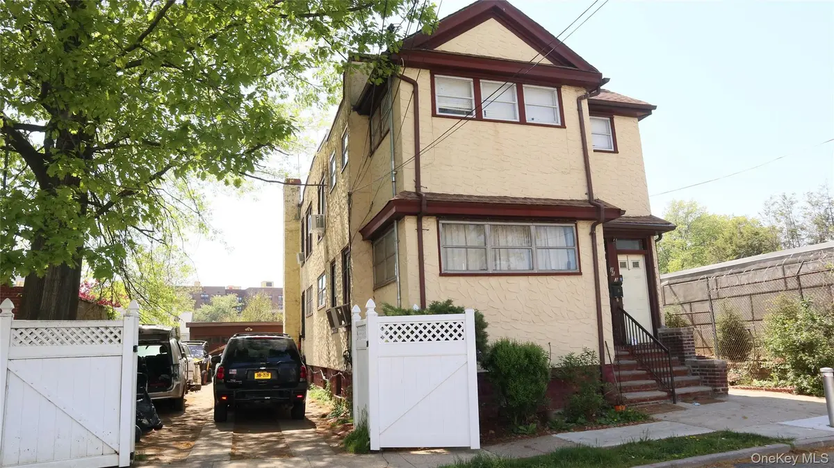 86-36 136th ST, Richmond Hill, NY 11418