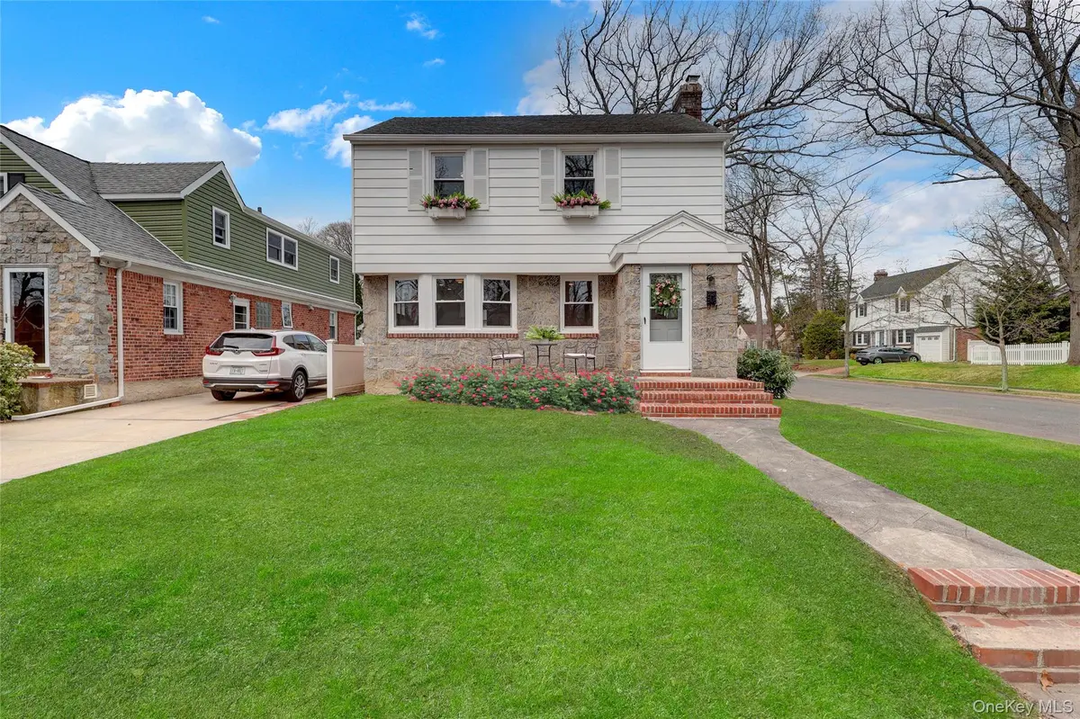 31 Carol ST, Lynbrook, NY 11563