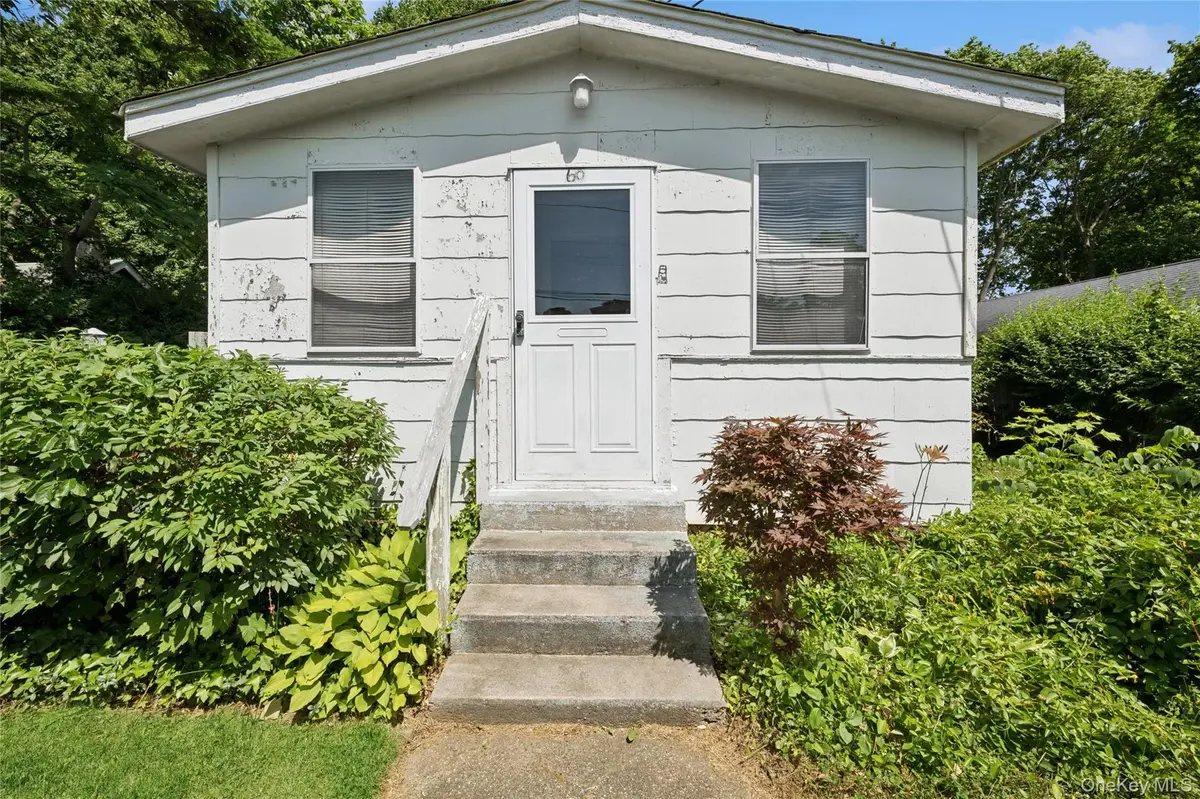 60 Kenneth AVE, Huntington, NY 11743