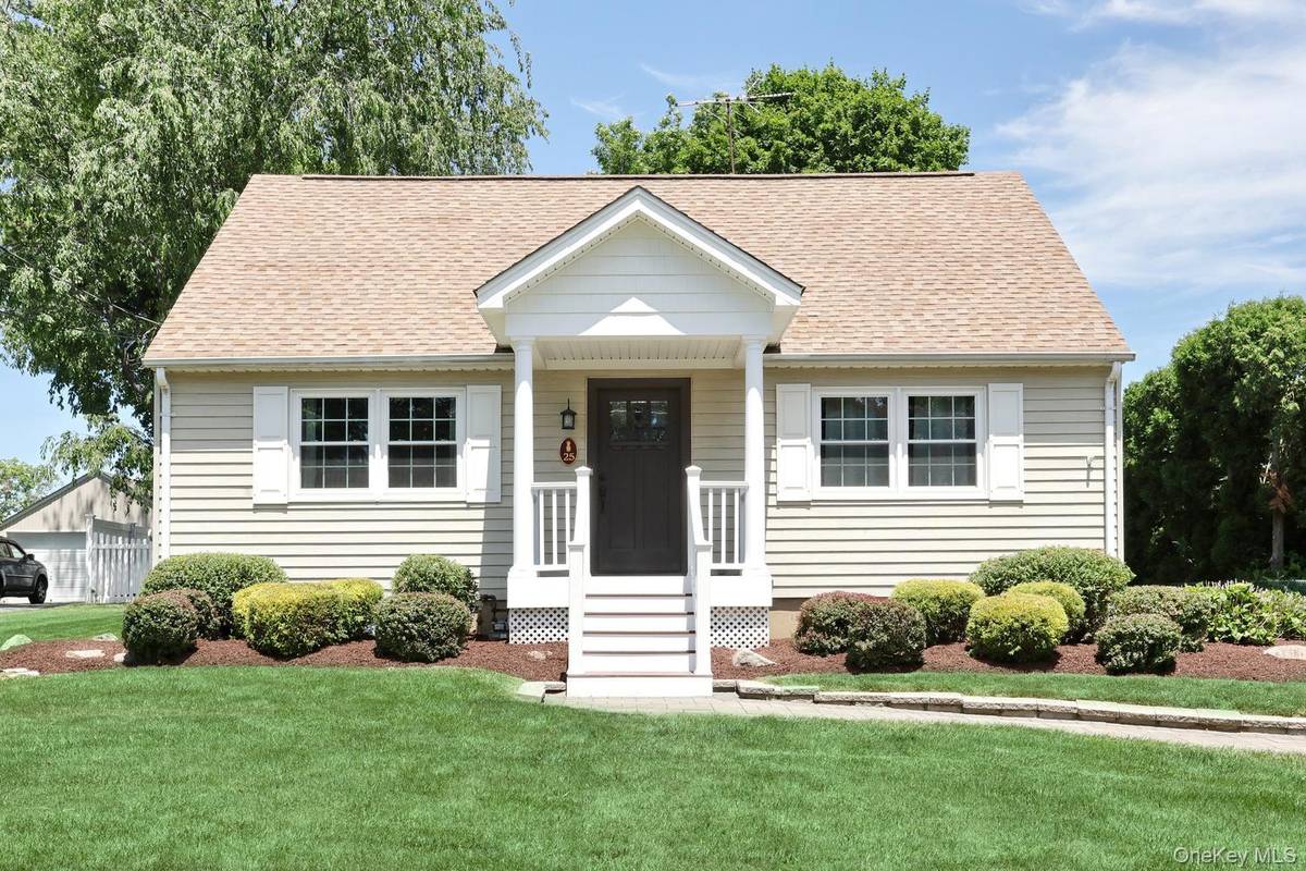 25 Amory AVE, Pearl River, NY 10965