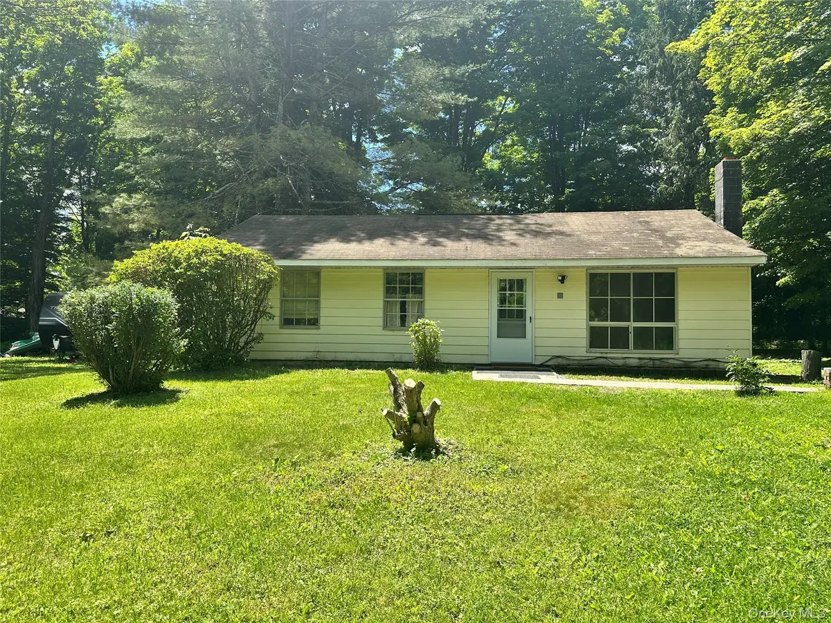 2 Forest DR, Wurtsboro, NY 12790