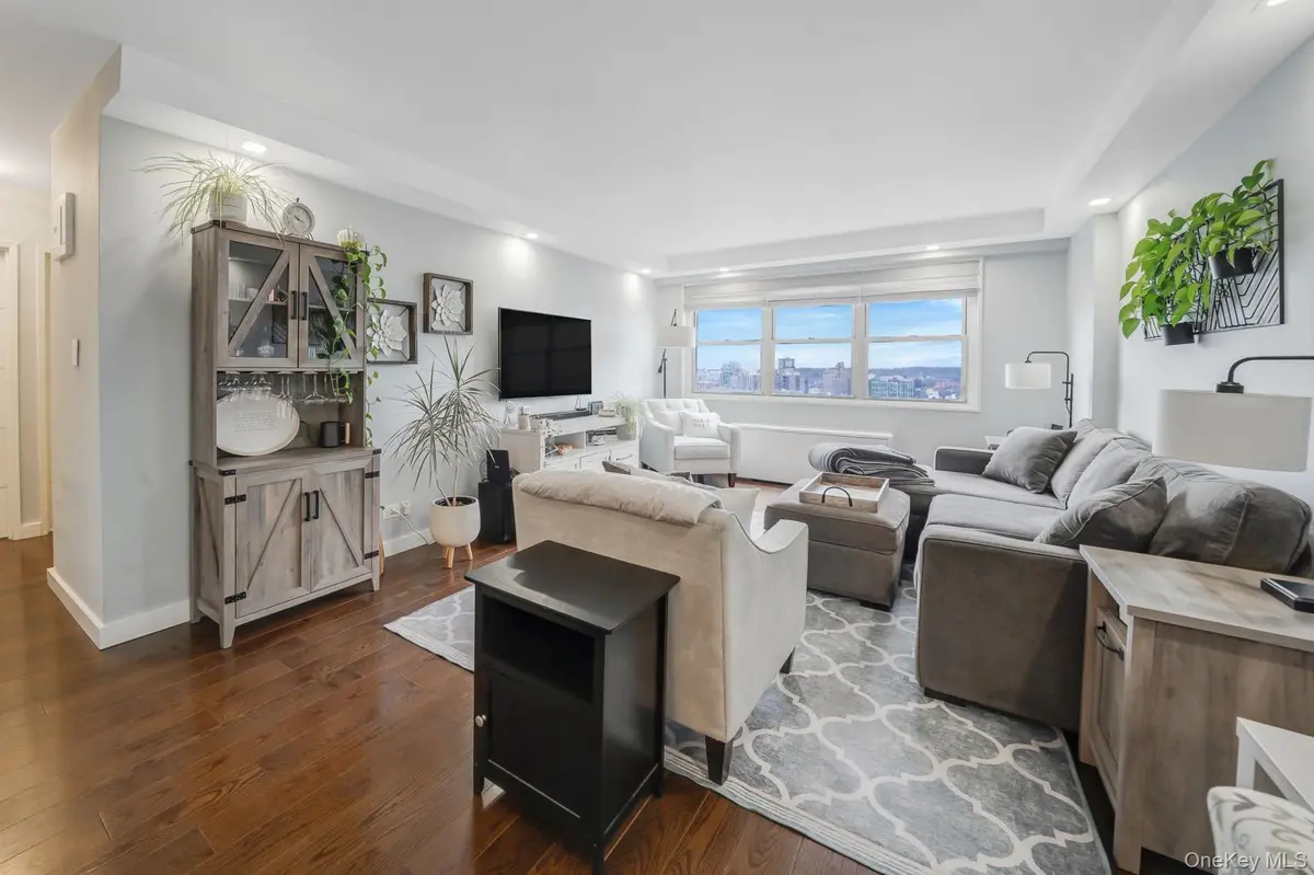 10230 66th RD #21H, Forest Hills, NY 11375