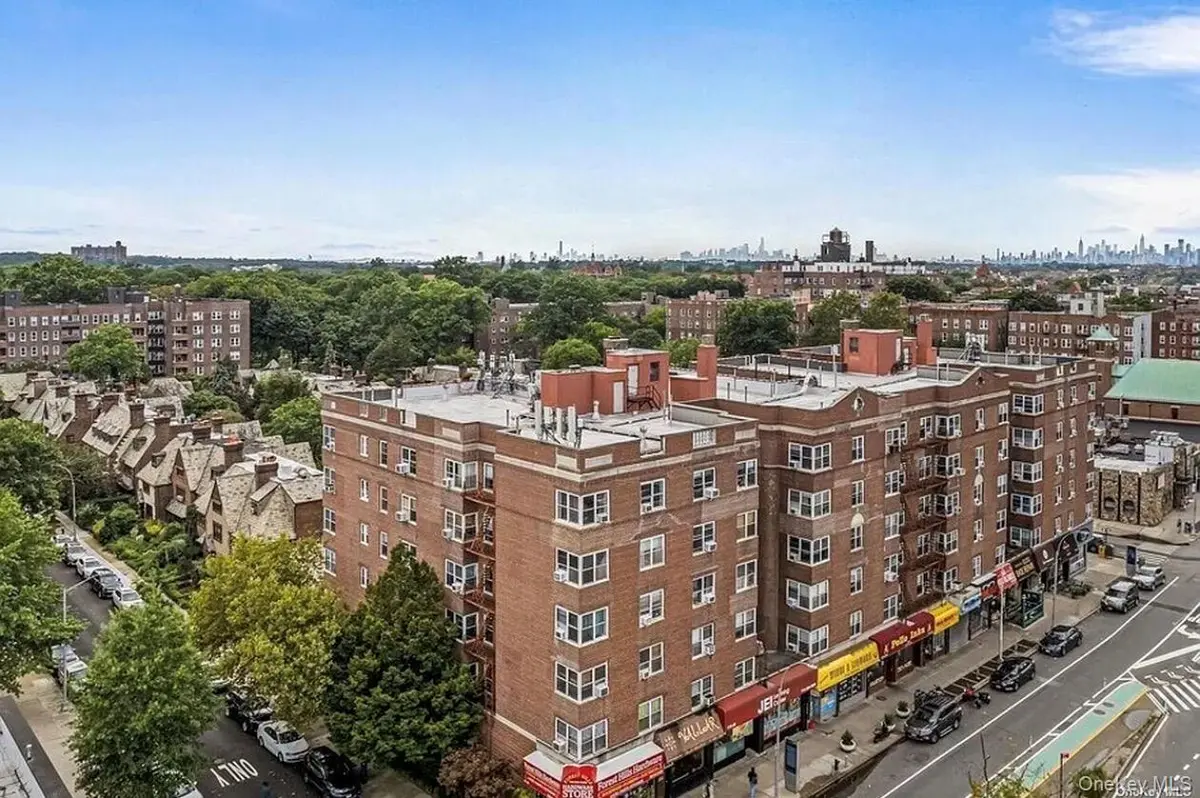 111-45 76th drive #F2, Forest Hills, NY 11375