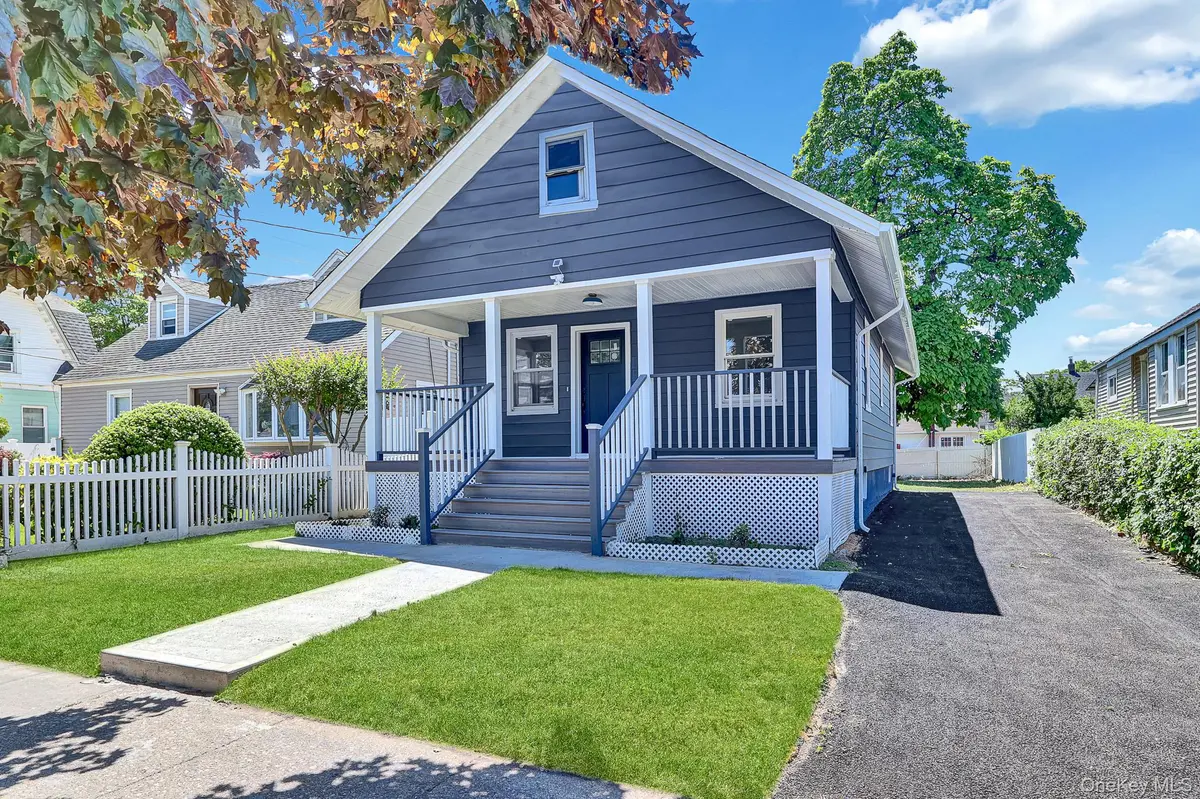 20 Lillian AVE, Freeport, NY 11520