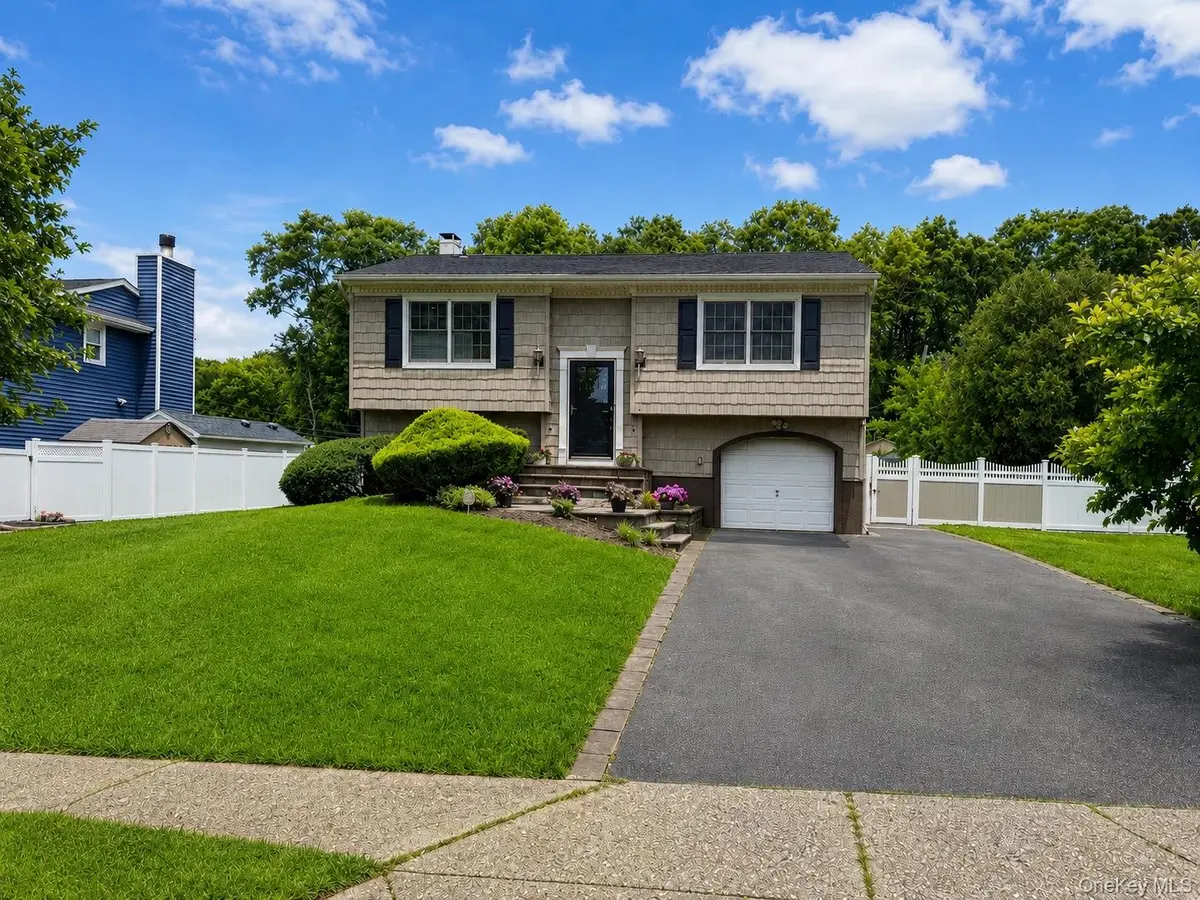 110 Blue Point RD, Holtsville, NY 11742