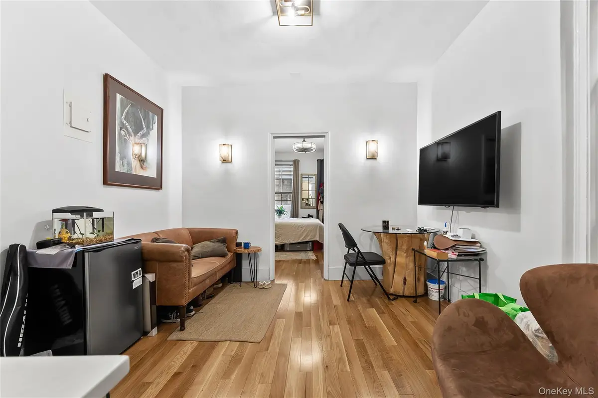 228 W 17th ST #2A, New York (manhattan), NY 10011