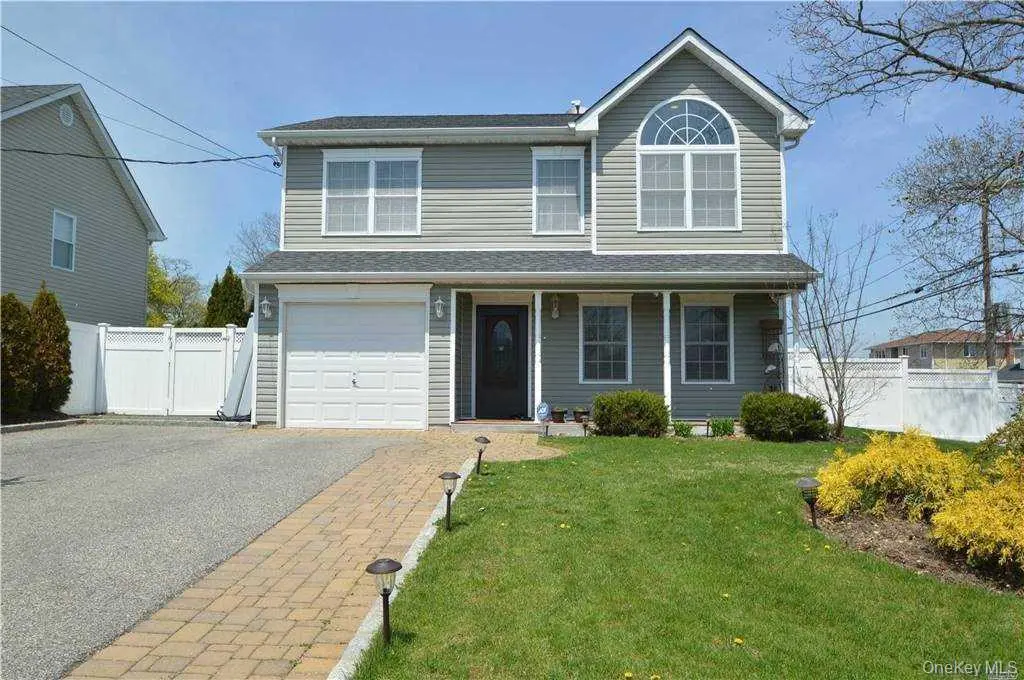 106 Roosevelt AVE, Massapequa, NY 11758