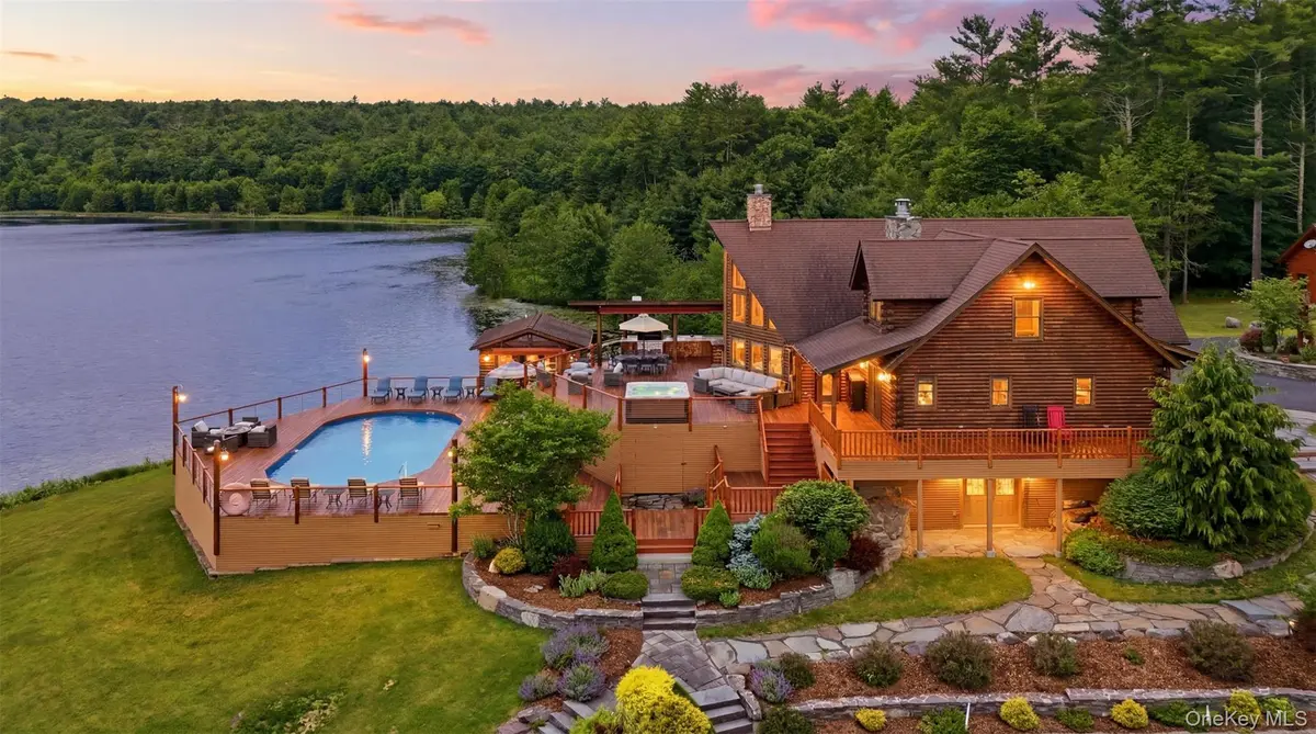 91 Crawford RD, Barryville, NY 12719