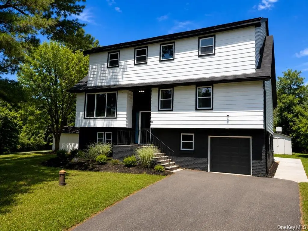 15 Nepale DR, New Paltz, NY 12561