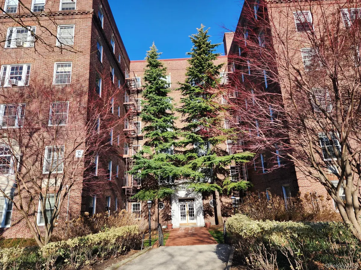 117-01 Park Lane South #C2M, Kew Gardens, NY 11415