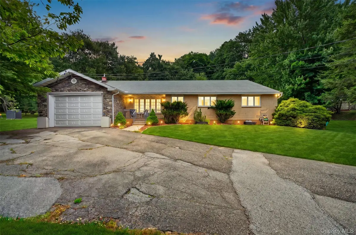 29 Brandy LN, Wappingers Falls, NY 12590